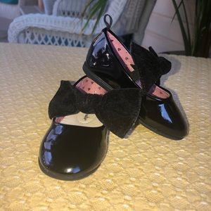 Black patent Mary Jane’s toddler size 5
